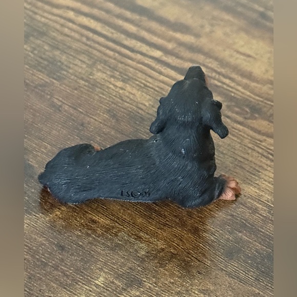 Vintage Living Stone Dachshund Figurine Black and Tan Weiner Dog Miniature - Picture 4 of 8